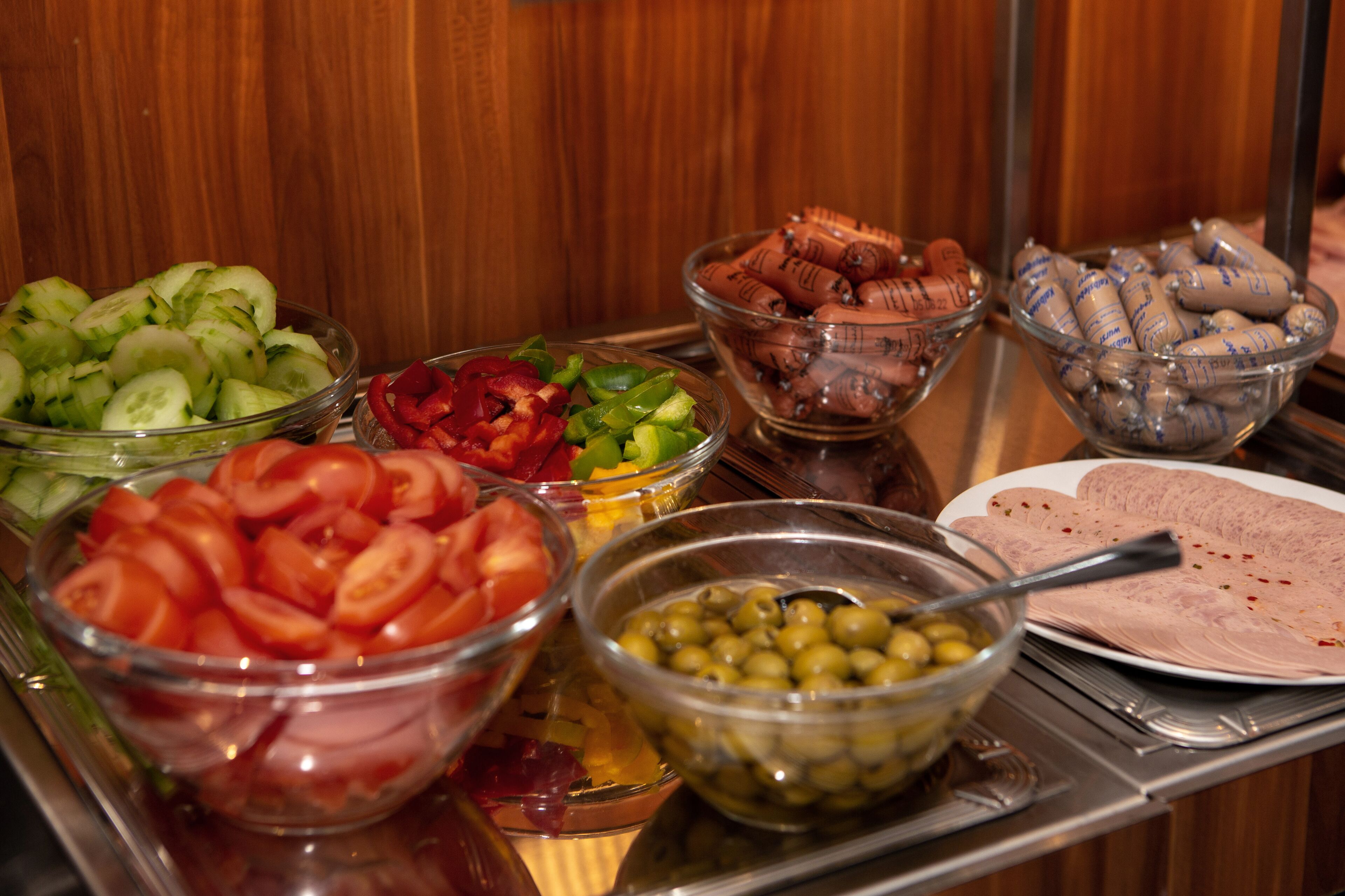 daily buffet breakfast for a fee