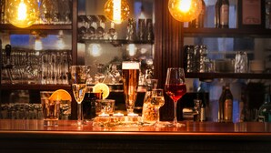 Bar (in der Unterkunft)