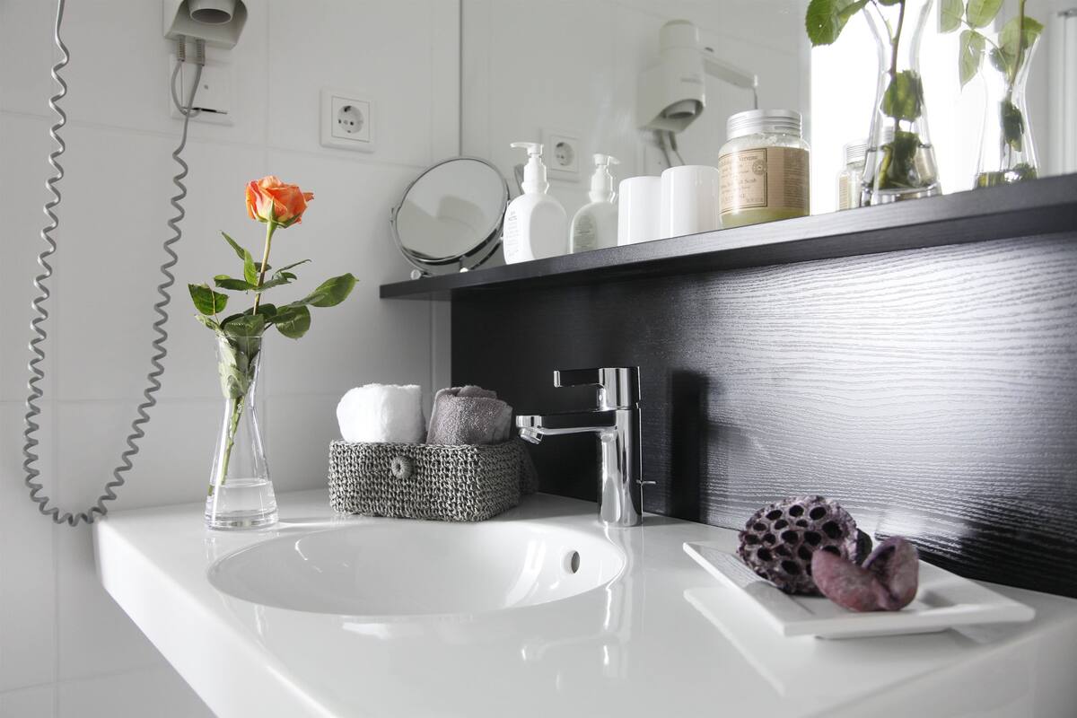 shower, free toiletries, hair dryer, slippers