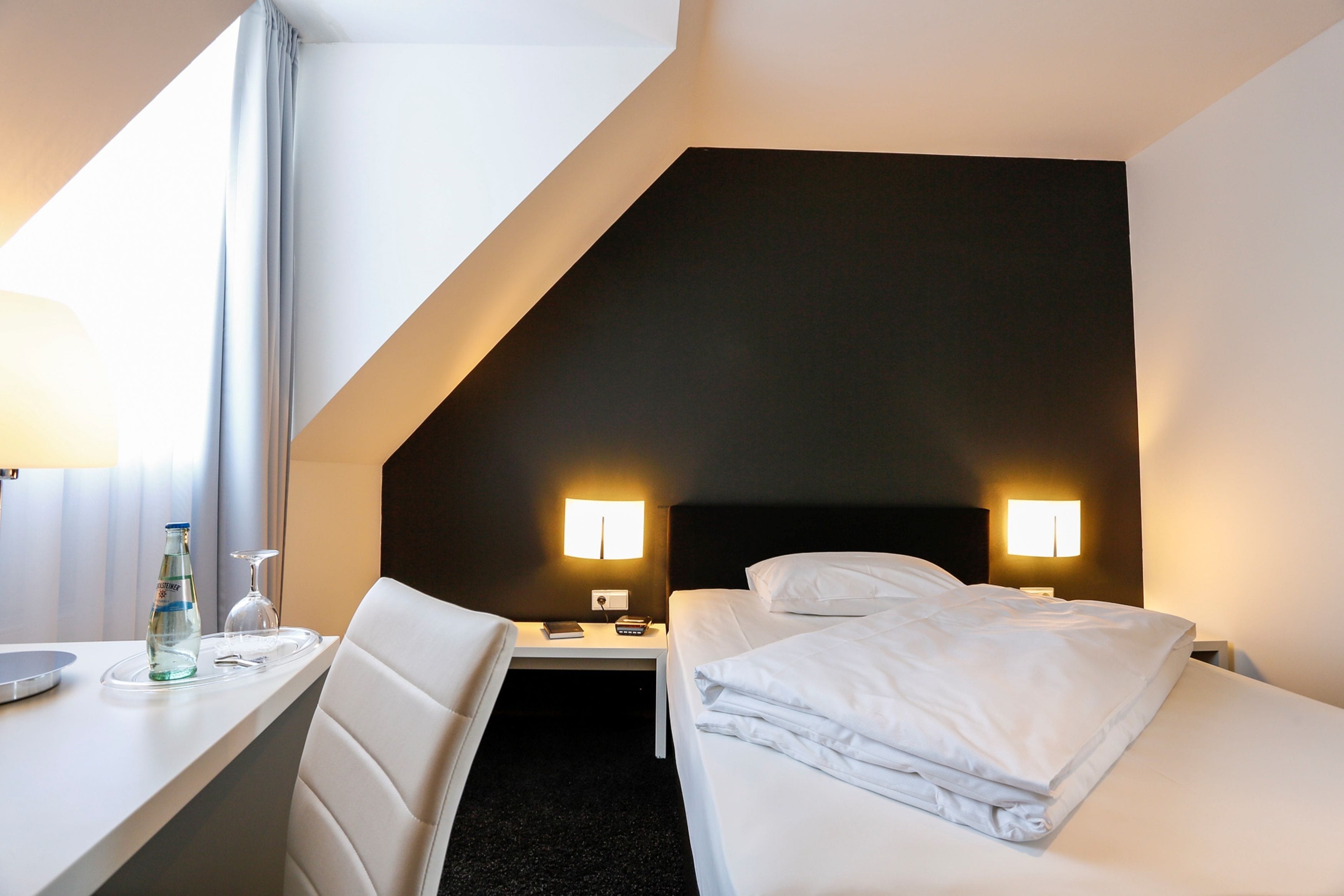 superior single room | 1 bedroom, hypo-allergenic bedding, pillow-top beds, minibar