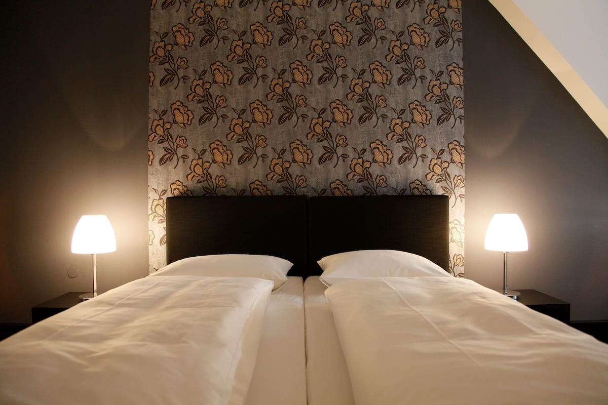 1 bedroom, hypo-allergenic bedding, pillowtop beds, minibar