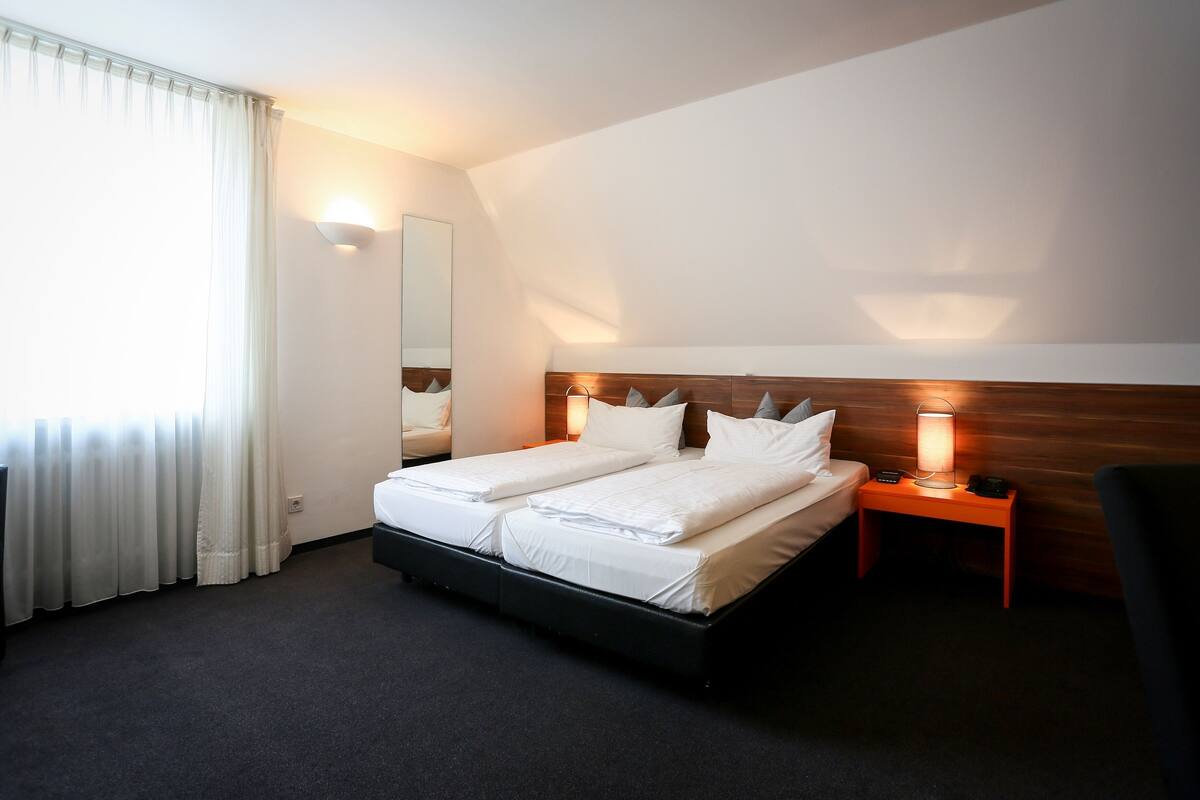 Economy Double Room | Hypo-allergenic bedding available, pillowtop beds, minibar, in-room safe