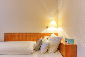 In-room safe, desk, soundproofing, free WiFi - Centro Hotel Berlin City West (Berlin)