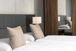 In-room safe, soundproofing, free WiFi, bed sheets