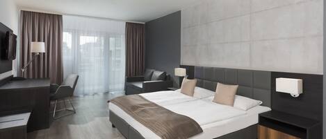 In-room safe, soundproofing, free WiFi, bed sheets