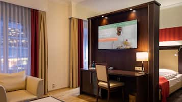 Suite | Wohnbereich | 34-Zoll-Flachbildfernseher mit Kabelempfang, Fernseher