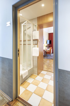 Economy-Doppelzimmer | Badezimmer | Umweltfreundliche Kosmetikartikel, Haartrockner, Handtücher
