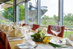 Breakfast, lunch and dinner served - Atlantic Hotel Universum (Bremen)