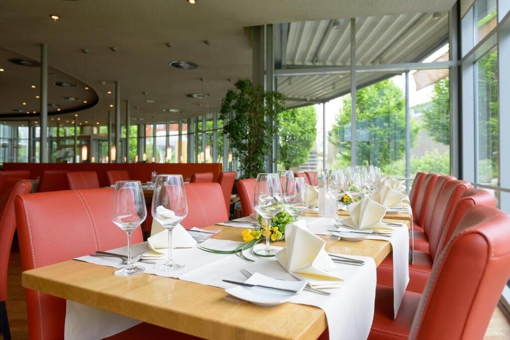 Breakfast, lunch, dinner served; al fresco dining 