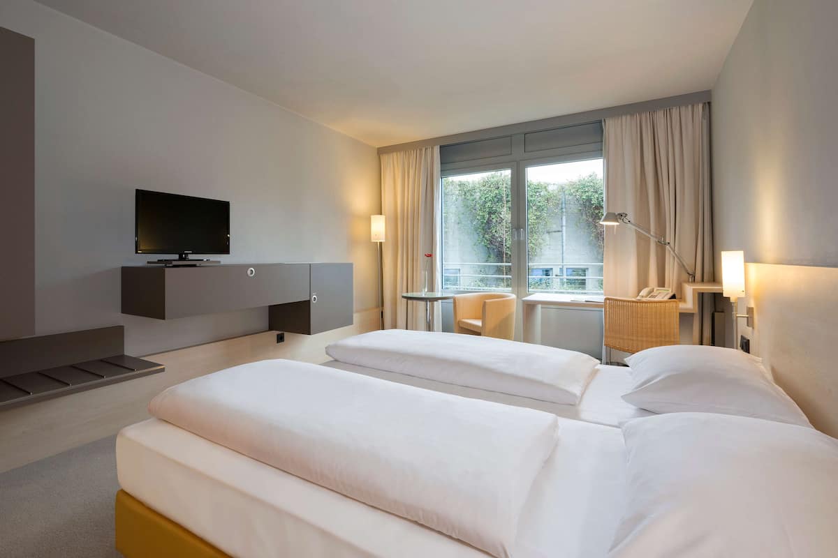 economy room | hypo-allergenic bedding, desk, blackout curtains, iron/ironing board