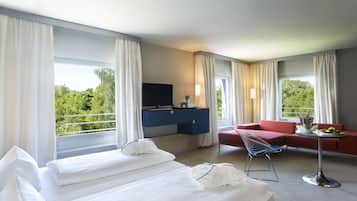 Studio | Hypo-allergenic bedding, desk, blackout drapes, iron/ironing board