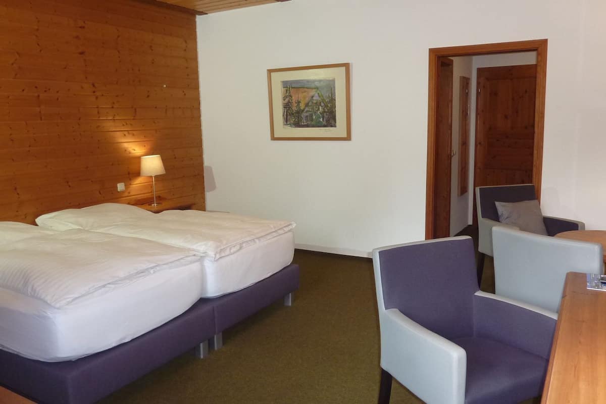 1 bedroom, hypo-allergenic bedding, in-room safe, desk