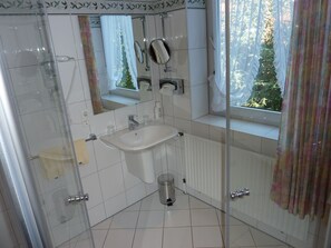 Habitación estándar | Lavabo en el baño