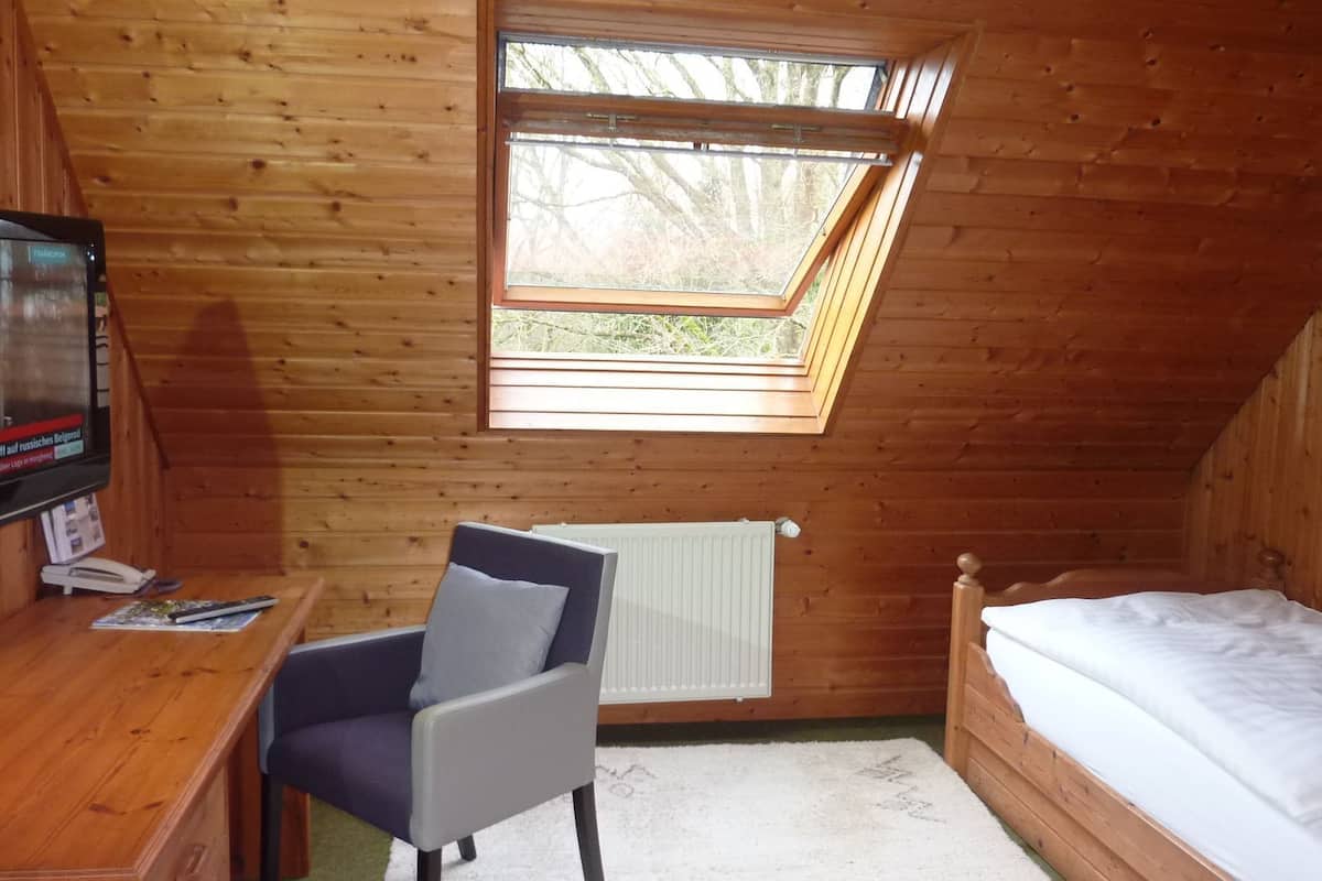 standard room | living area | 32-inch flat-screen tv with satellite channels, tv