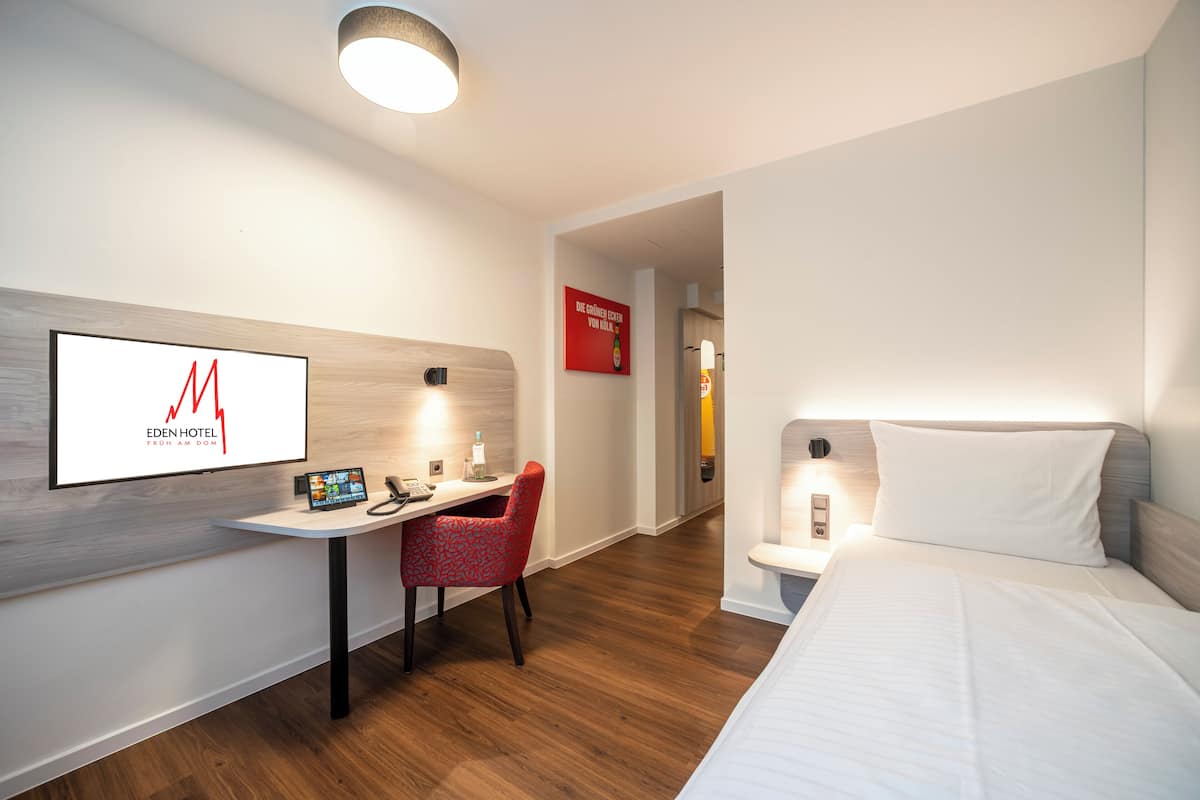 Hypo-allergenic bedding, in-room safe, desk, laptop workspace