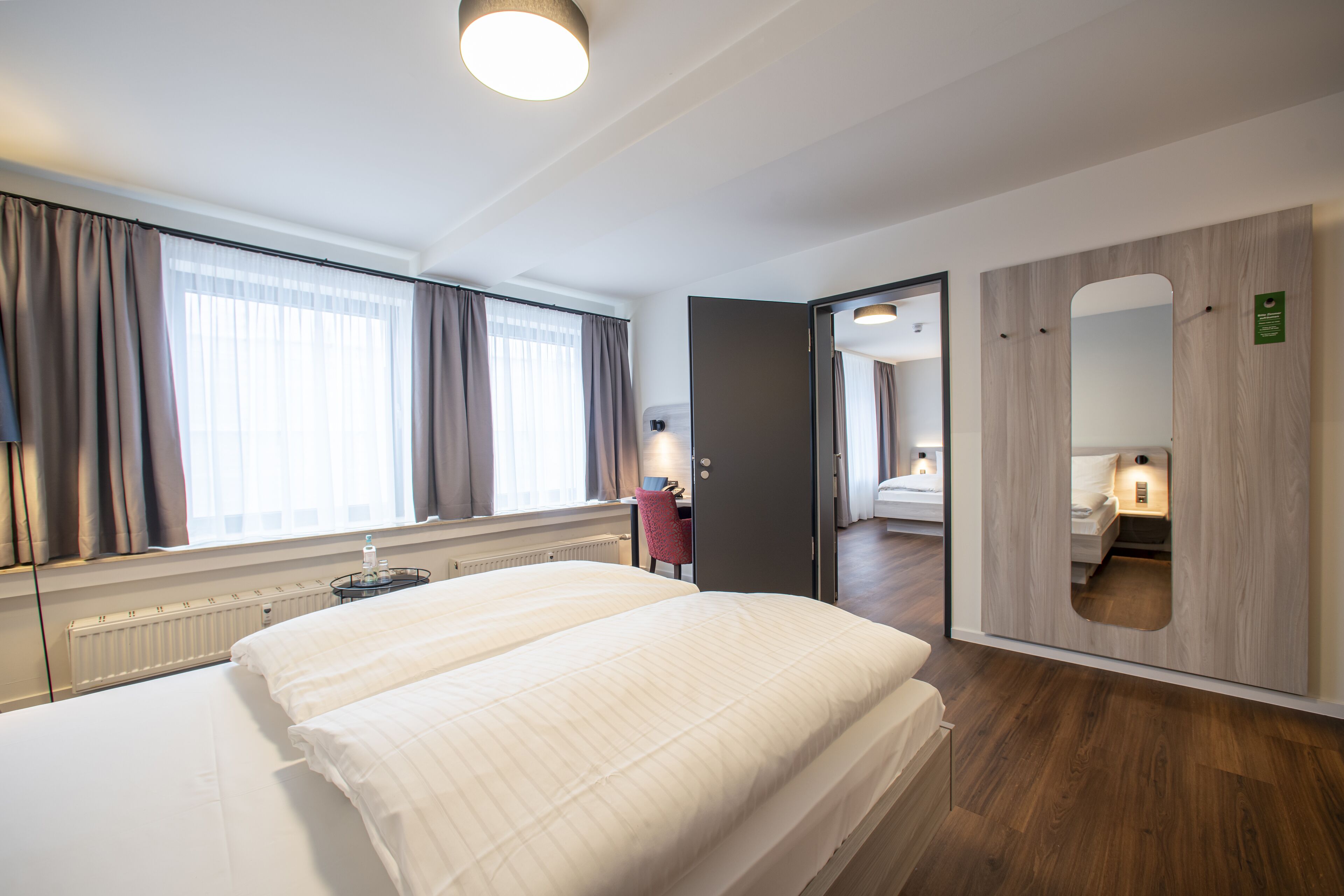 standard double room | hypo-allergenic bedding, in-room safe, desk, laptop workspace