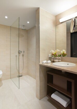 Bathroom shower - Eden Hotel Früh am Dom (Cologne)