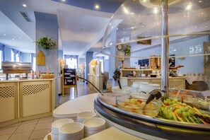 Morgenmadsbuffet hver dag (12.90 EUR pr. person)