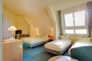 Family Quadruple Room | Premium bedding, desk, free WiFi, bed sheets - Hotel Alte Klavierfabrik Meißen (Meissen)