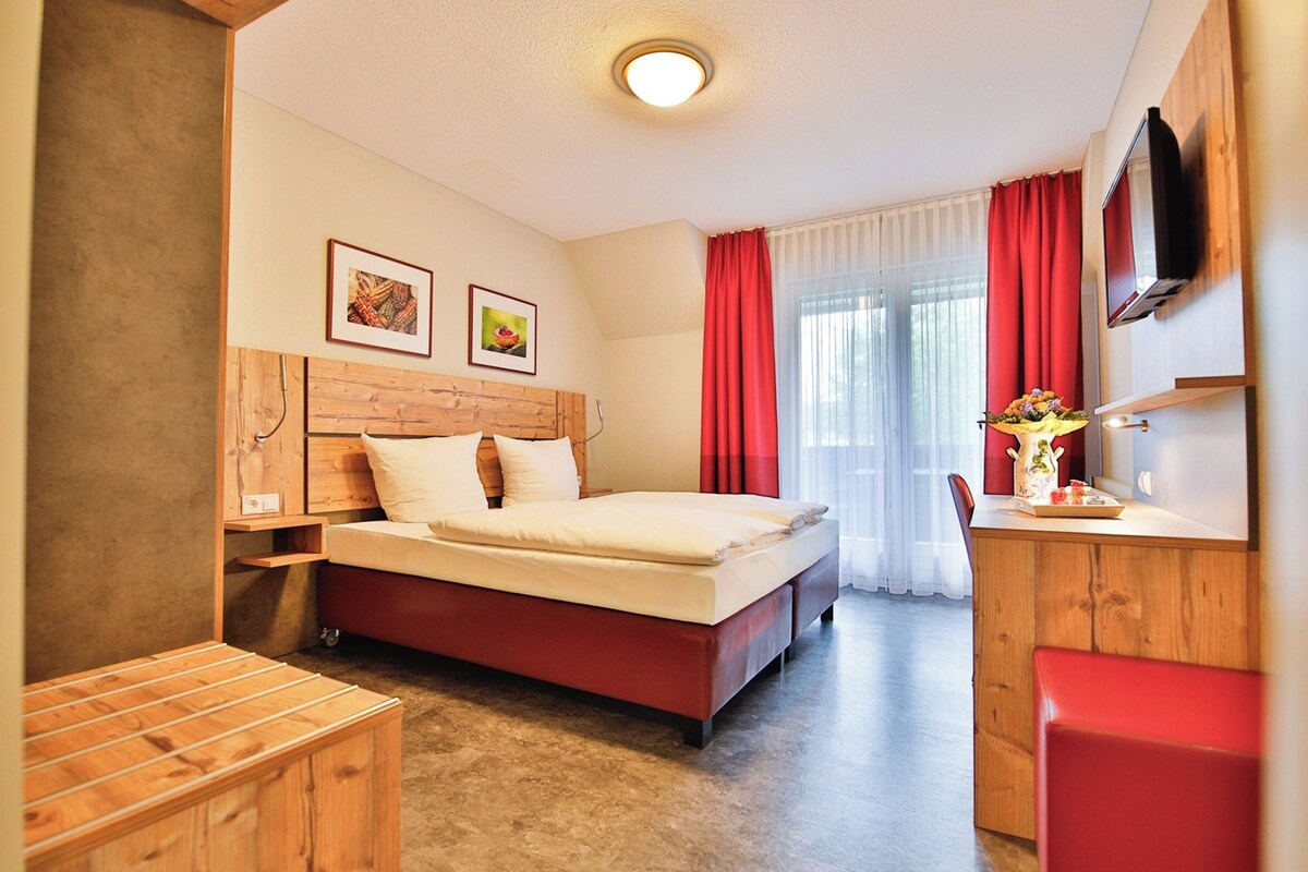 Hypo-allergenic bedding available, desk, WiFi (free)