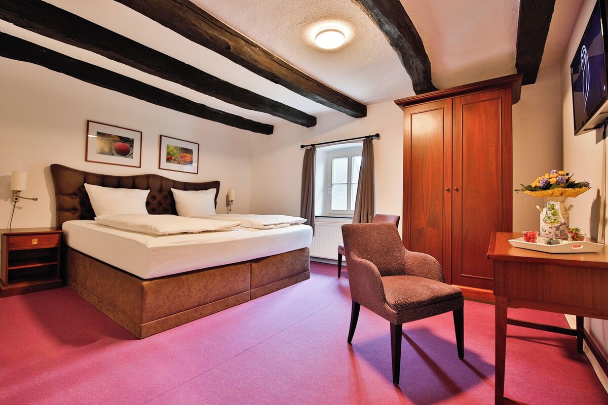 Hypo-allergenic bedding available, desk, WiFi (free)