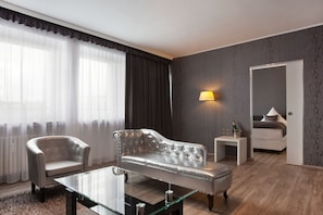 Junior Suite | Premium bedding, down comforters, in-room safe, desk