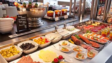 Petit déjeuner continental (25 EUR par personne)