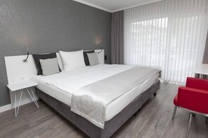 Standard Single Room | Minibar, desk, rollaway beds, free WiFi - Hotel Prinz Anton (Düsseldorf)