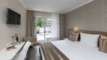 Bar mini, meja, katil lipat simpan/tambahan, Wi-fi percuma