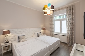 Standard Double Room | Minibar, desk, rollaway beds, free WiFi - Hotel Prinz Anton (Düsseldorf)