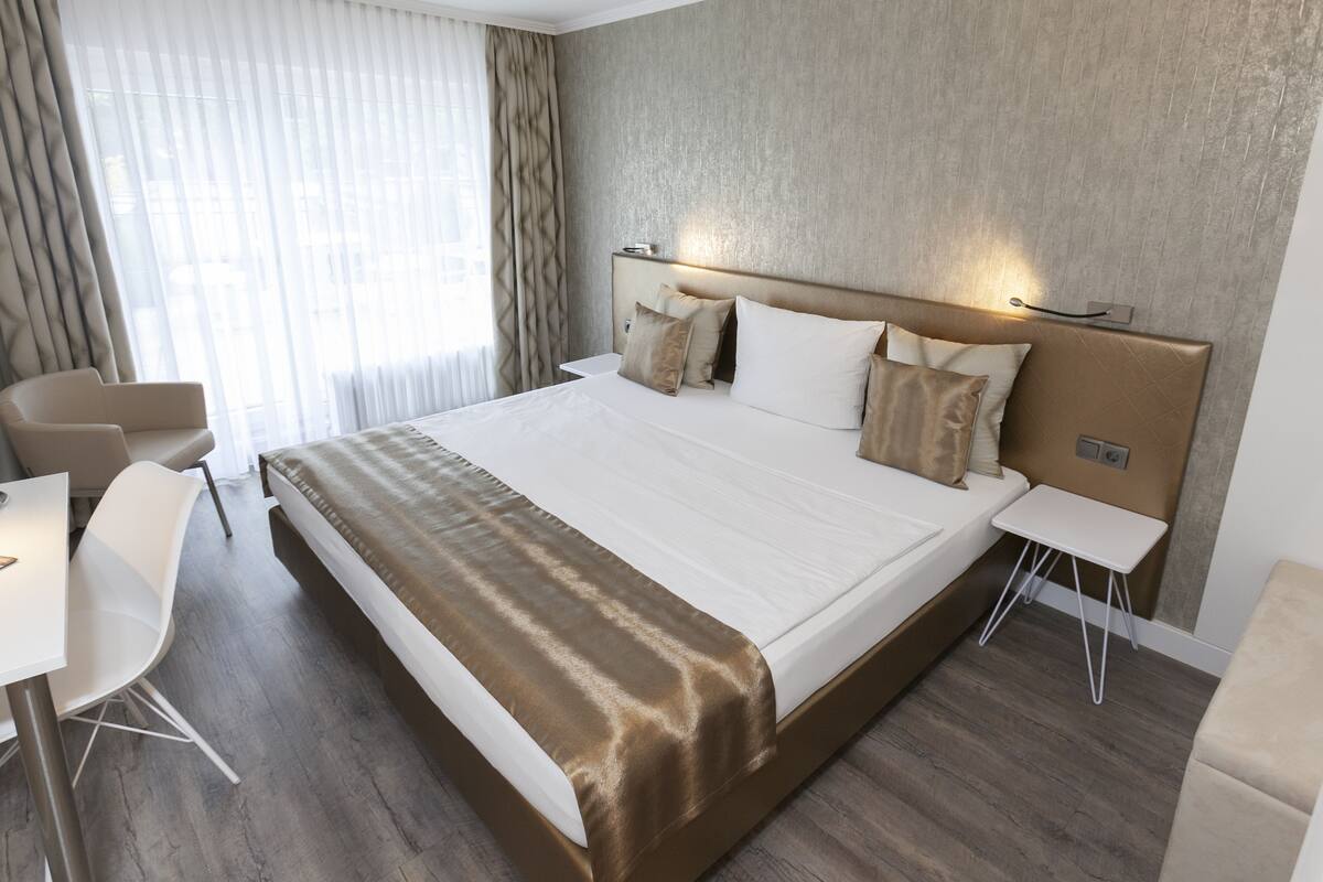 Minibar, escritorio, camas extra y wifi gratis 