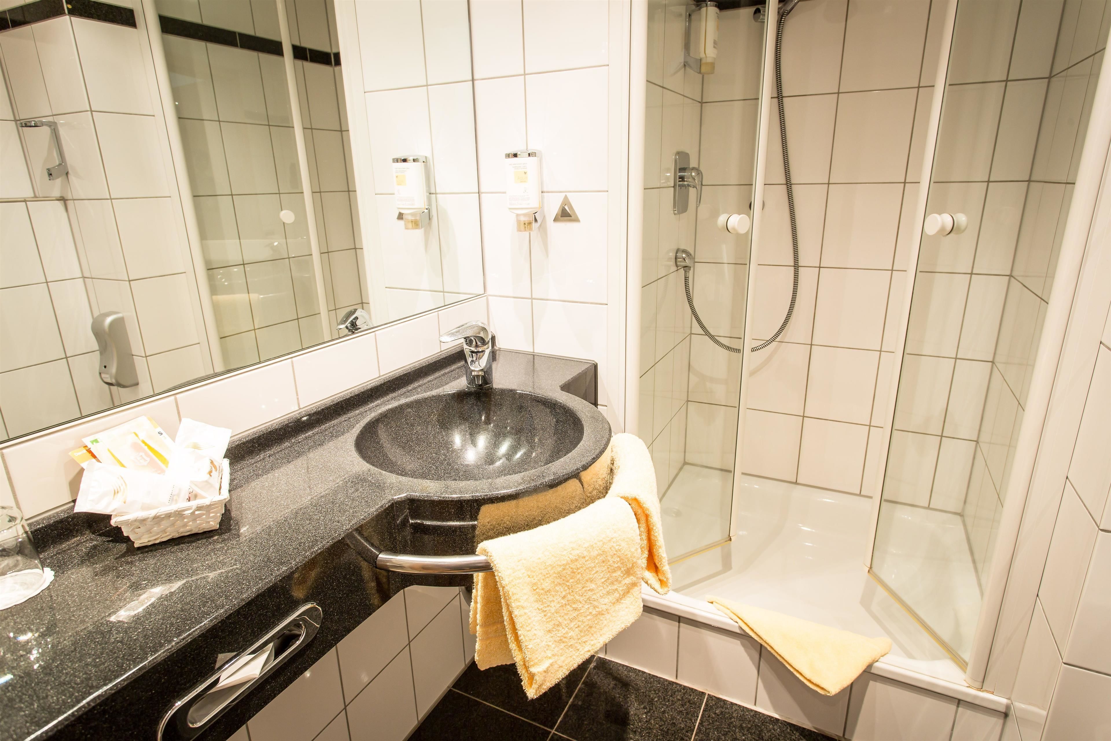 standard single room | premium bedding, pillow-top beds, minibar, in-room safe