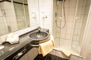Standard Single Room | Bathroom | Shower, free toiletries, hair dryer, slippers