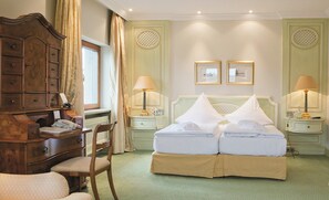 Hypo-allergenic bedding, down comforters, free minibar, in-room safe - Central-Hotel Kaiserhof (Hannover)
