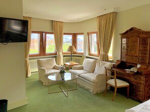 Suite, City View | Hypo-allergenic bedding, down comforters, free minibar, in-room safe