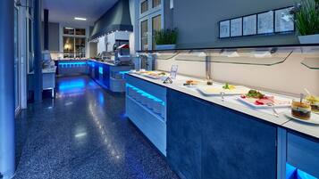 TĂ€gliches FrĂŒhstĂŒcksbuffet (24.50 EUR pro Person)