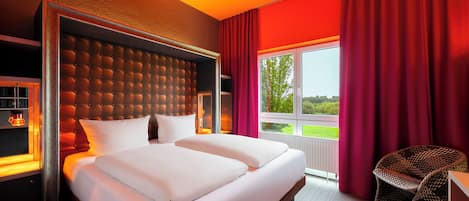 Quarto casal design, 1 cama King | 1 quarto, roupas de cama premium, frigobar, cofres nos quartos