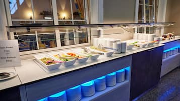 Se ofrece un desayuno bufé (24.50 EUR por persona)