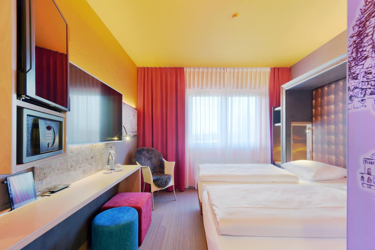 Premium bedding, in-room safe, individually decorated
