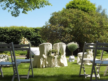 Khu tổ chức tiệc cưới ngoài trời