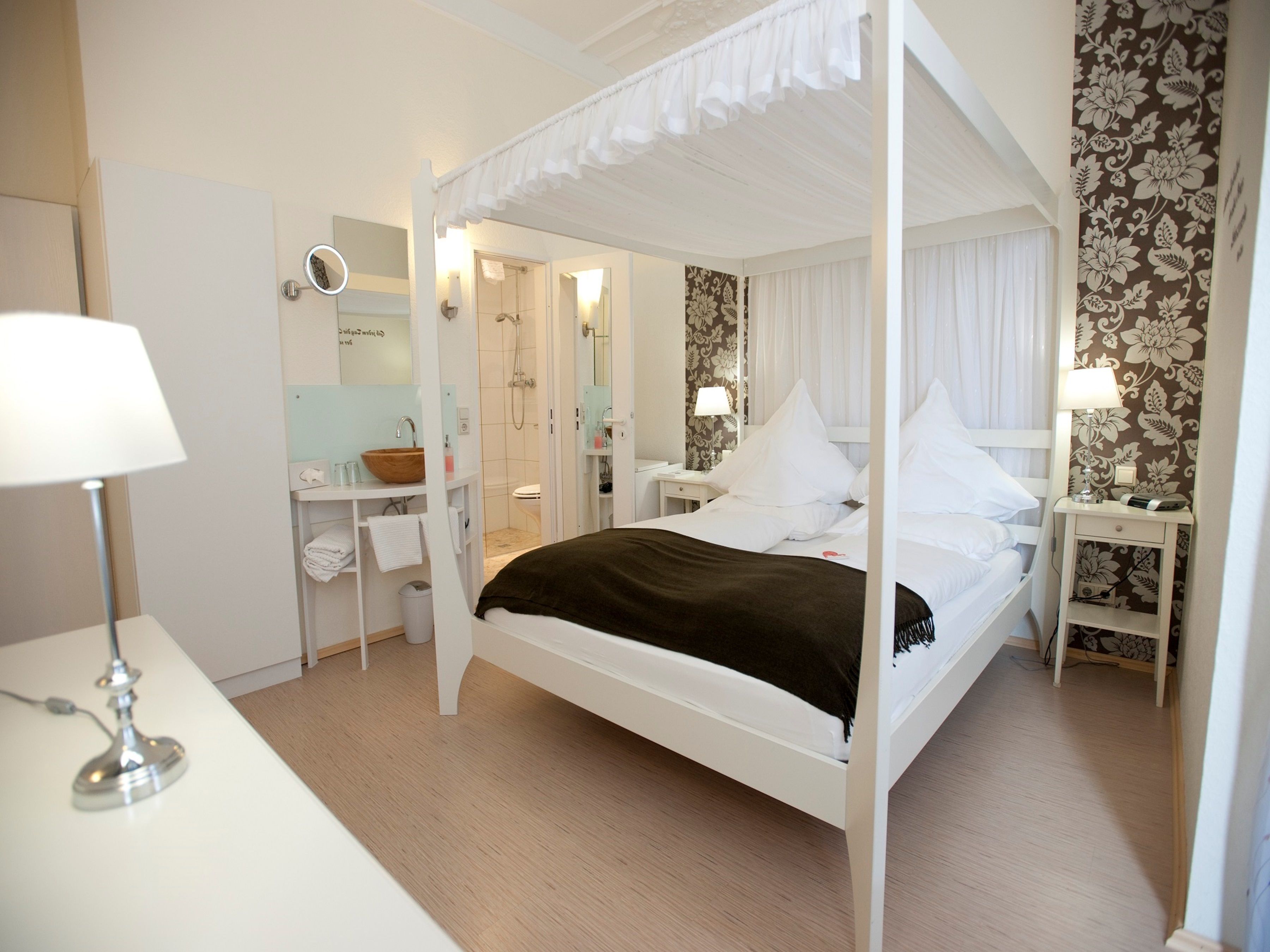 superior double room (plus) | hypo-allergenic bedding, free minibar, in-room safe, desk