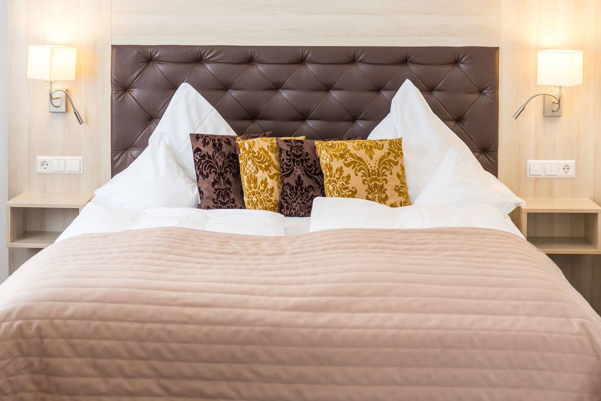 superior double room (plus) | hypo-allergenic bedding, free minibar, in-room safe, desk