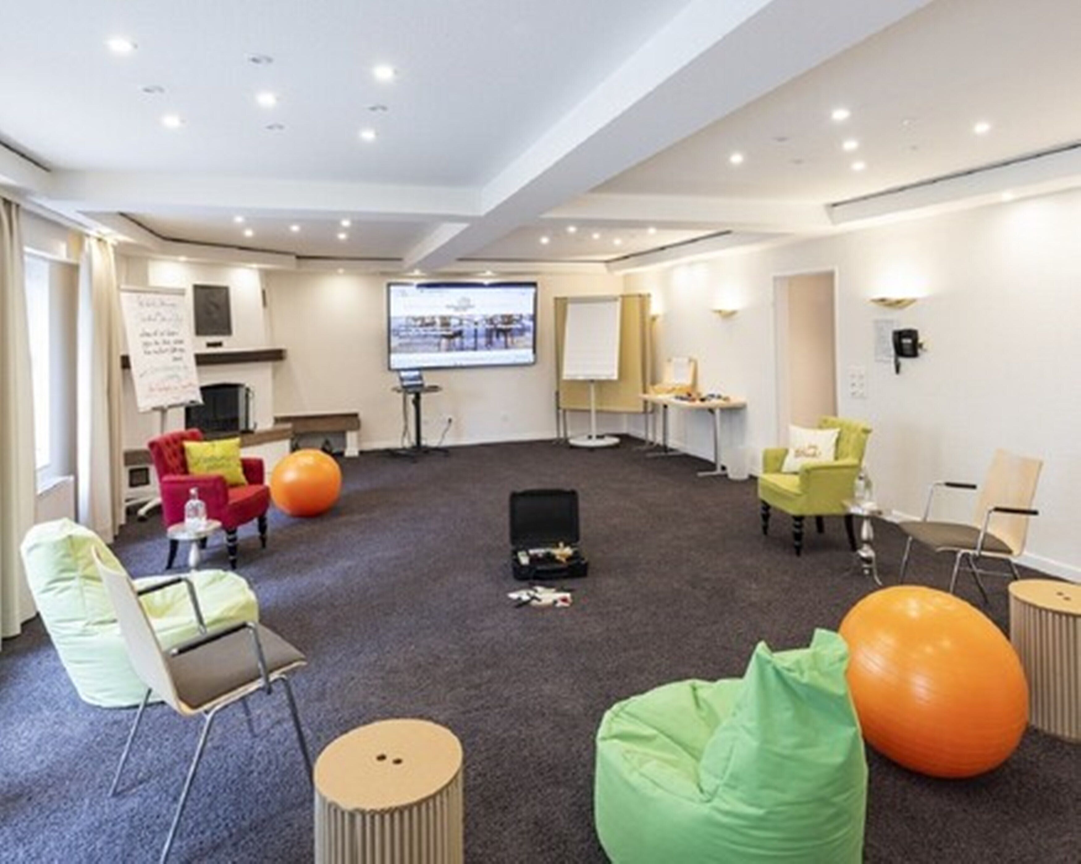 breakfast and dinner served, garden views