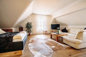 Standard-Suite | Minibar, Zimmersafe, schallisolierte Zimmer, kostenloses WLAN