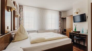 Chambre Simple Ăconomique | Minibar, coffres-forts dans les chambres, chambres insonorisĂ©es