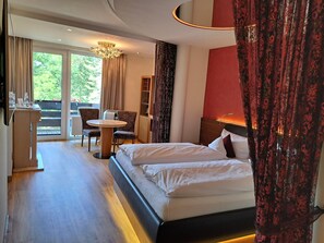 In-room safe, desk, laptop workspace, free WiFi - Hotel Heide Kröpke (Essel)