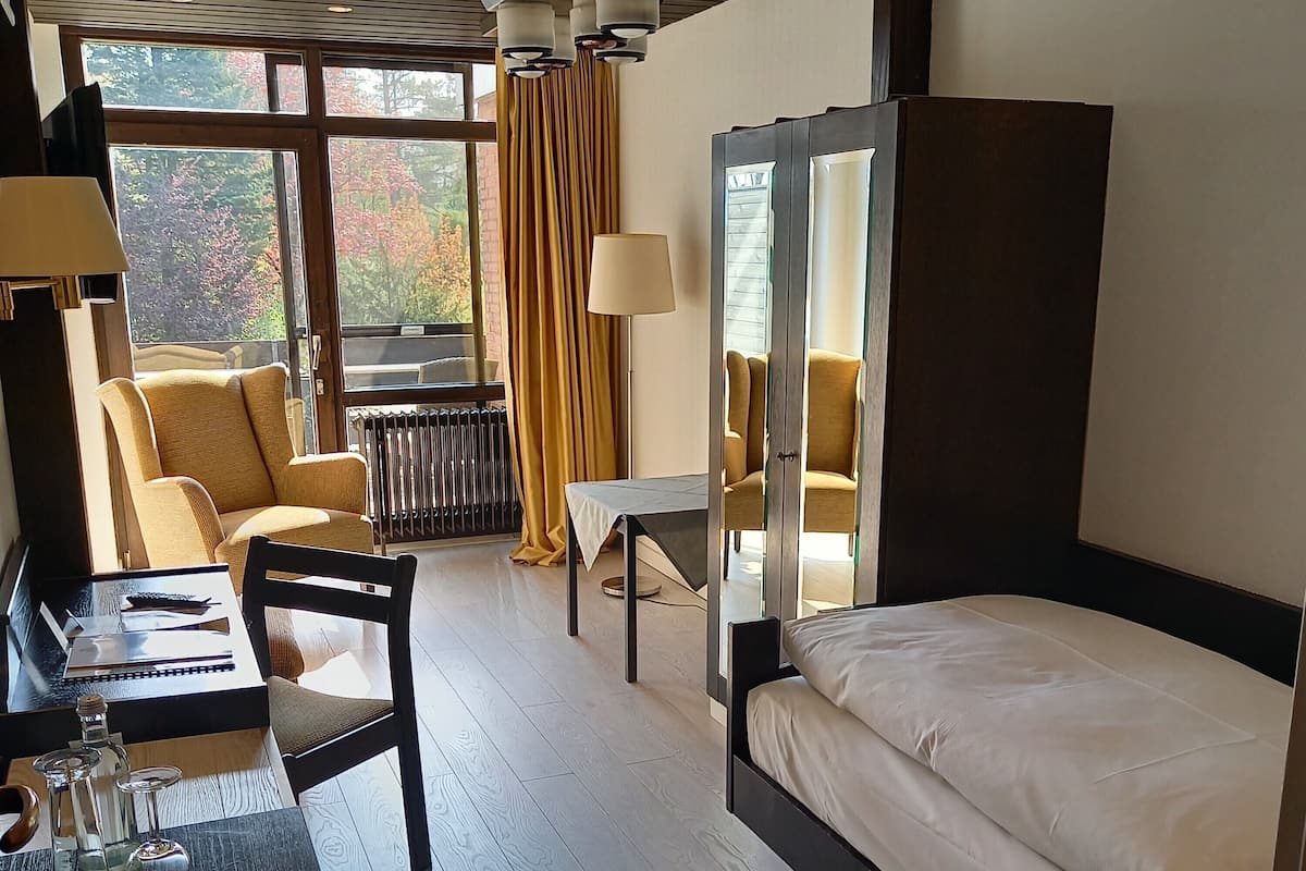 classic single room | 1 bedroom, in-room safe, free wifi, bed sheets