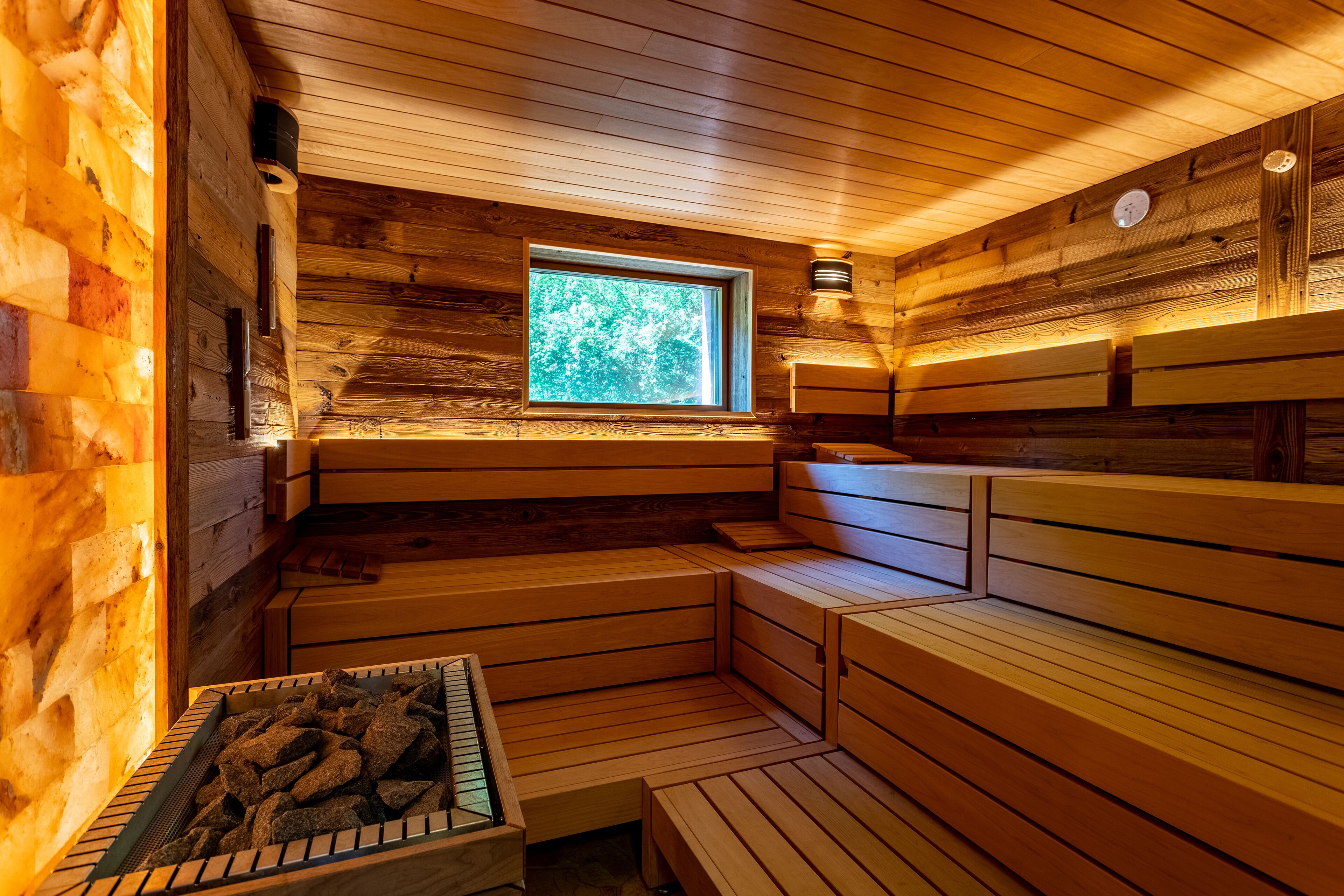 Sauna, hot tub, steam room, hot stone massages, Thai massages, facials