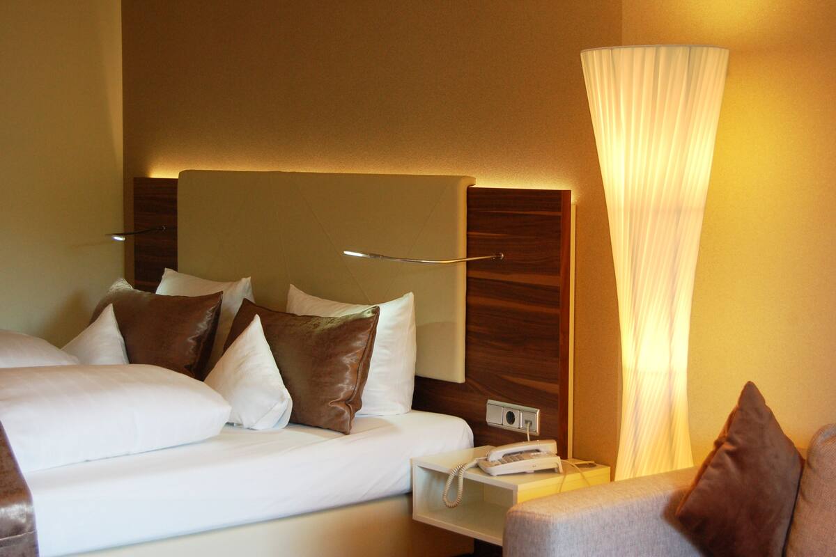 deluxe double room, non smoking, balcony | 1 bedroom, in-room safe, free wifi, bed sheets