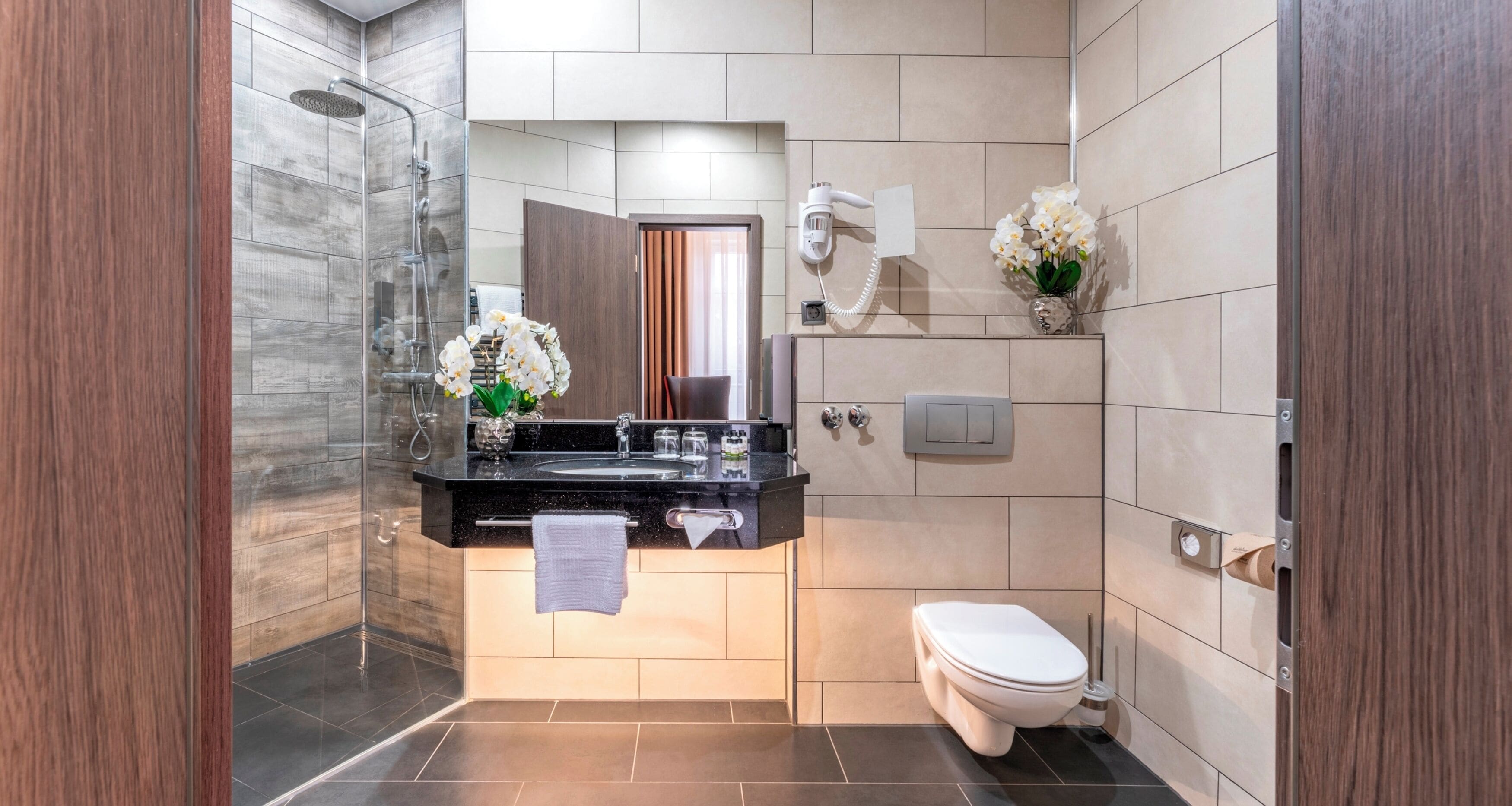 triple room | bathroom | shower, towels